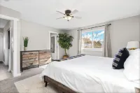 Chimney Park Retreat King Suite + Fenced Yard