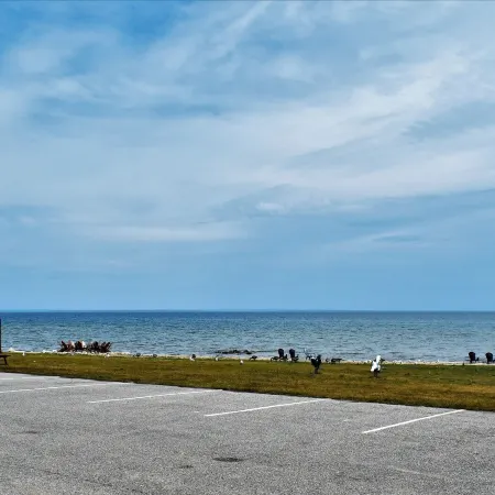 Days Inn & Suites by Wyndham St. Ignace Lakefront