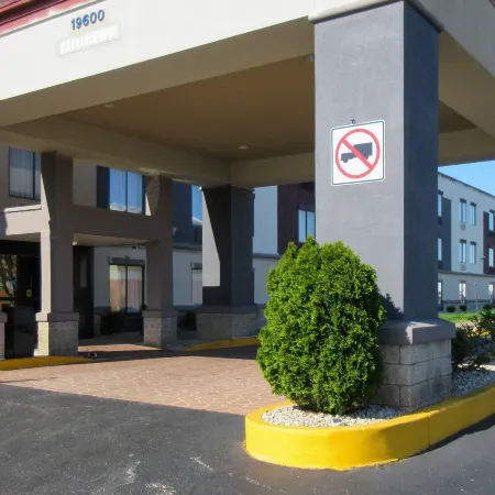 Clarion Pointe Evansville North