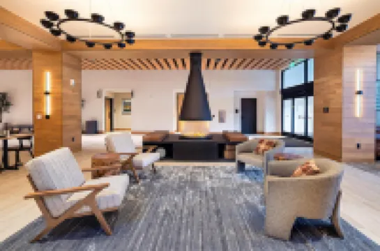 The Key Hotel Dubuque, Tapestry Collection by Hilton