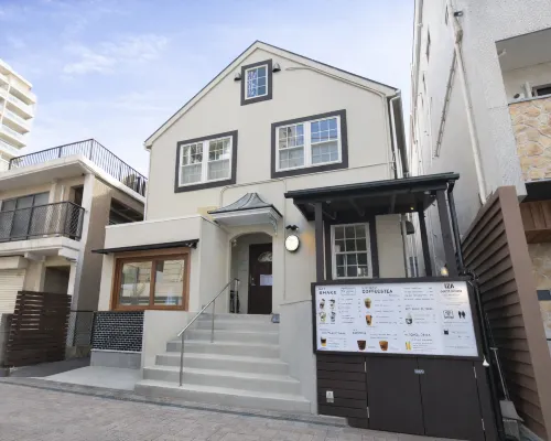 Iza Enoshima Guest House and Bar Hotels in Fujisawa
