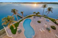 Sunsets Waterview Balcony Queen Bed Heated Pool - 3-Star