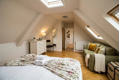 Bamburgh - Sleeps 8 - Dogs Stay Free - Enclosed Garden - Off Road Parking - 2 étoiles