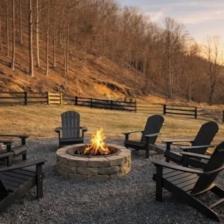 Creekfront Cabin • Fire Pit • Fenced Yard • Near Crabtree Falls
