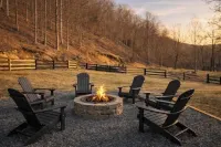 Creekfront Cabin • Fire Pit • Fenced Yard • Near Crabtree Falls