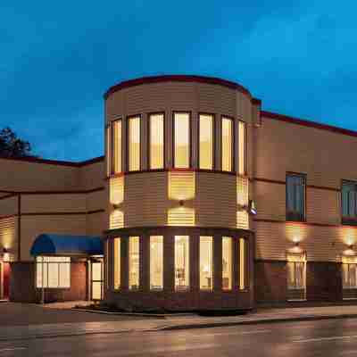 Signature Stay Inn & Suites - Downtown Hamilton Hotel Exterior