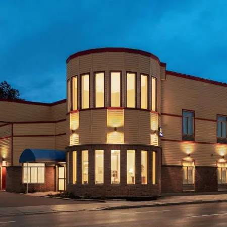 Signature Stay Inn & Suites - Downtown Hamilton