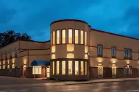 Signature Stay Inn & Suites - Downtown Hamilton - 3-Star