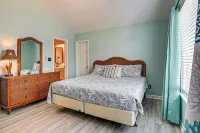 Walk to Ocean: Surfside Beach Gem w/ Private Pool - Parkplatz