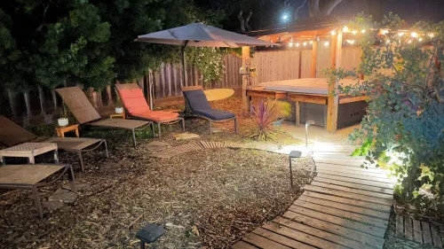 Charming 3-bedroom in Del Rey Oaks with AC, WiFi hot tub & all the hot comforts