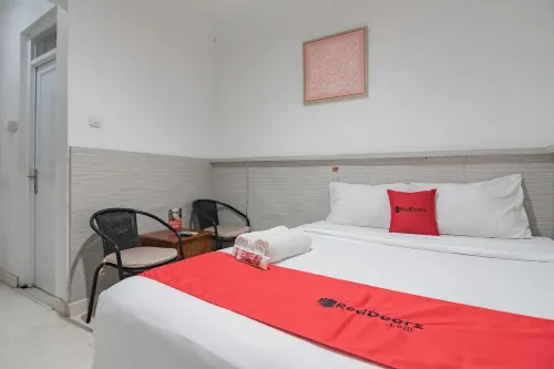 RedDoorz at Arwiga Hotel Near RS Hasan Sadikin Bandung - 2-Sterne