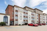 Baymont by Wyndham Festus - parking