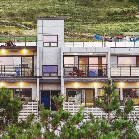 Namhae Annyeong Noeul Pool Villa