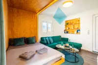 Urban Nest - Loft with Private Rooftop Garden - 2-Star