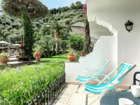 Grand Hotel Capodimonte Отели рядом с достопримечательностью «Пляж Леонеллис»