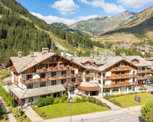 Montana Lodge & Spa, by R Collection Hotels Hotels near Arp