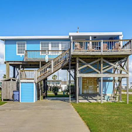 1 Block to Surfside Beach: Home w/ Deck!