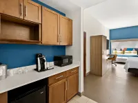 Holiday Inn Express & Suites RALEIGH NE - MEDICAL CTR AREA by IHG Hoteles en Raleigh