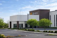 La Quinta Inn & Suites by Wyndham Miamisburg Dayton South - parking