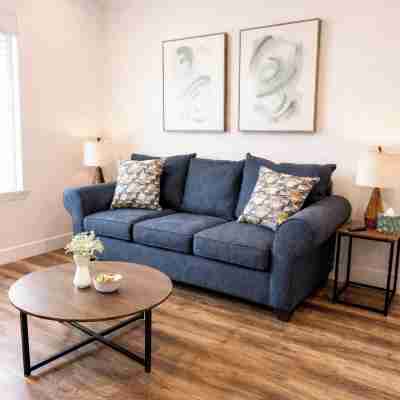 Calm Luxury Living 1BR Retreat Pool, Hot Tub, Wifi Rooms