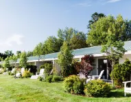Yachtsman Lodge & Marina - parking