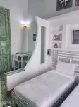 Apartment in Old Havana with free wifi, 2 twins beds and work area