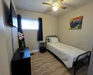 Cozy 3-Bdrm Home, Renovated Bathrooms, Game Rm, Yard & Fast WiFi Dog Friendly