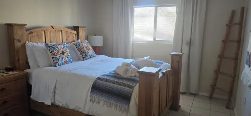 Hacienda de Napoleon. 2 bedroom casita. 1 king and 1 queen. We love pets.
