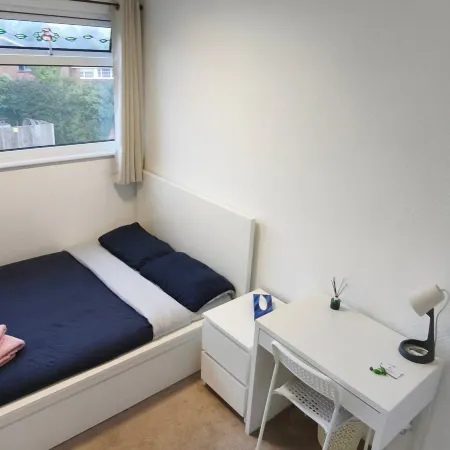 Cosy Small Double Room in Quiet Shared House Отели в г. Челмсфорд
