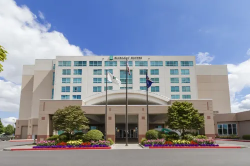 Embassy Suites by Hilton Portland Airport - bar