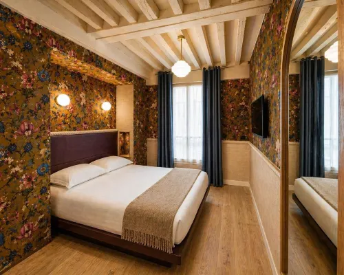 Hôtel de Notre-Dame Hotels near Maubert-Mutualité Metro Station