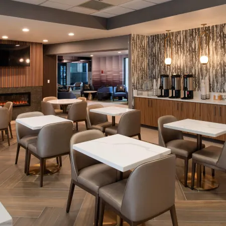 La Quinta Inn & Suites by Wyndham Seattle Sea-Tac Airport