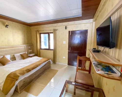Hotel Snr Grand Hotele w: Chamoli