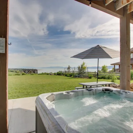 Garden City Gem Private Hot Tub and Game Room!