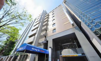Hamilton Hotel Blue