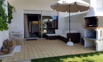 Magnific Studio with a Cozy Garden, 5 Minutes to the Beach