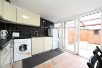 Full house 2 bedrooms, 2 bathrooms, near tube st - 3-Star