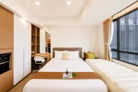 Ivory Studio at Collins Boulevard Apartment By Travelio