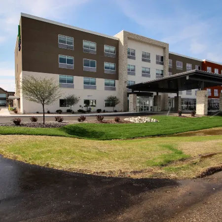 Holiday Inn Express & Suites FOND DU LAC by IHG