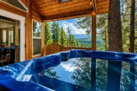 Das Tree Haus 1 Bedroom Home by NW Comfy Cabins by RedAwning
