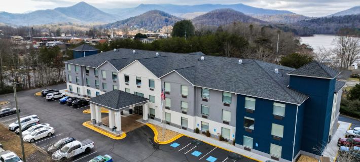 Holiday Inn Express & Suites HIAWASSEE by IHG Hotels in Towns County