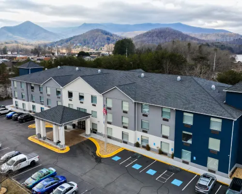 Holiday Inn Express & Suites HIAWASSEE by IHG Hotels in Towns County