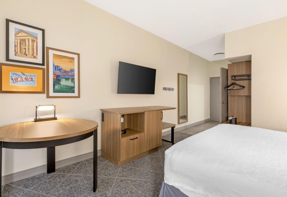 Hampton Inn & Suites Nashville Franklin - Housity