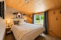 Camp David 1 Bedroom Home by NW Comfy Cabins