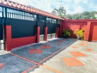 Private residential home for 8 with private pool; 5 min walk to Jacó Beach.