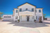 Papas Family Villa with Private Pool / Wheelchair Accessible - 2-Star