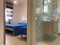 Bright Apartment Close to the Beach - parking