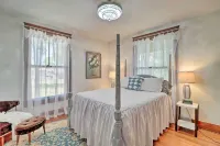 Historic Mountain Home Haven w/ Large Yard! - parking