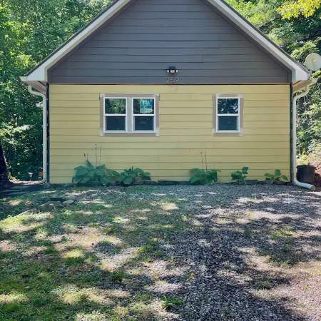 Renovated Cozy Cottage in Bryson City! Experience the Cool Smokies!