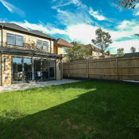 Luxaura Homes 5-Bed Detached House